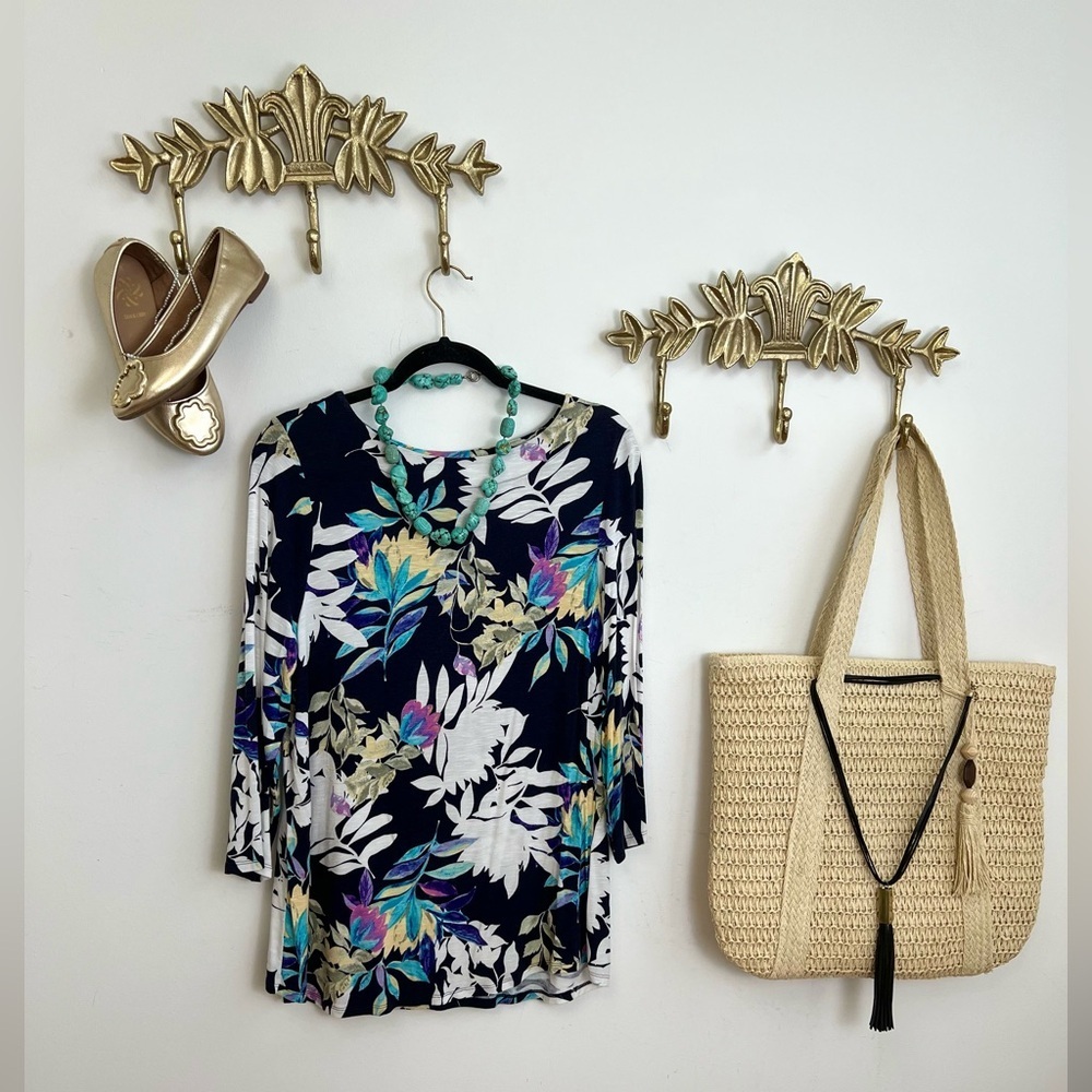 Tropical light 3/4 sleeve top M